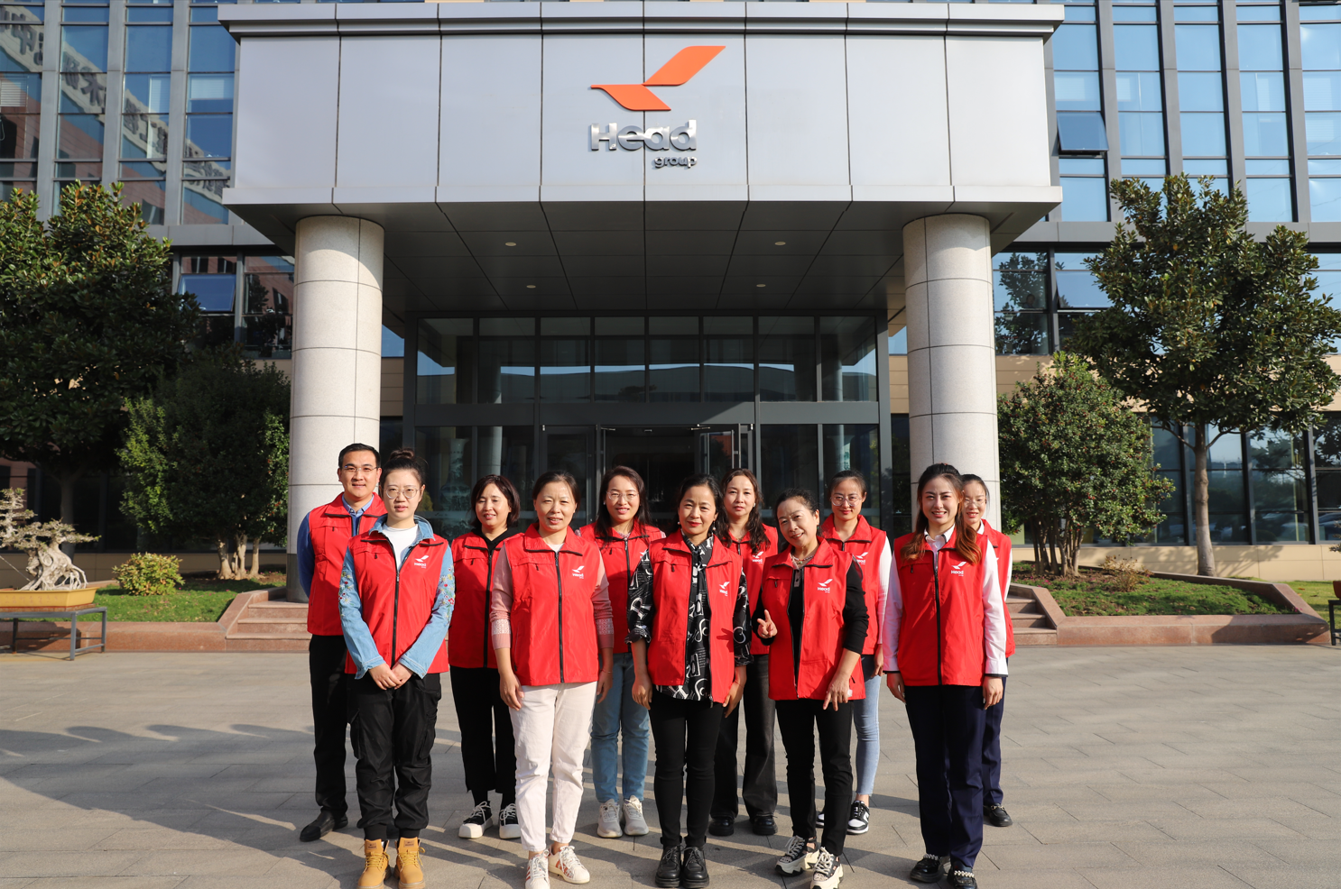  华亿线上平台(集团)官方网站集团开展志愿者重阳节敬老、爱老志愿服务活动