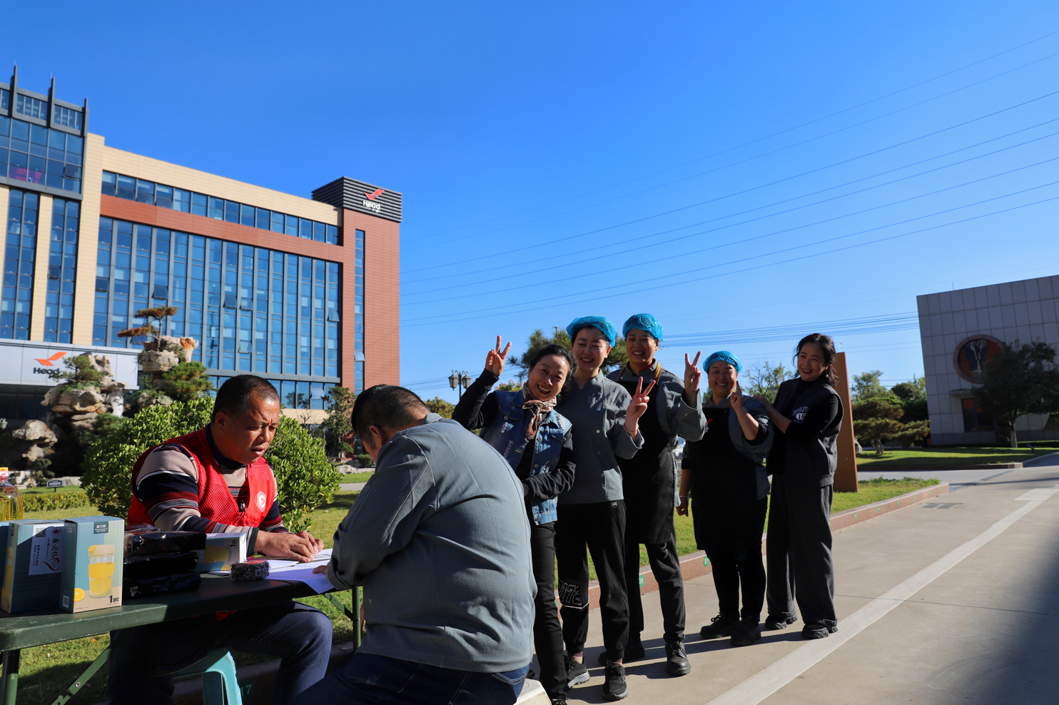 奉献青春热血 践行企业担当——华亿线上平台(集团)官方网站集团组织开展无偿献血活动